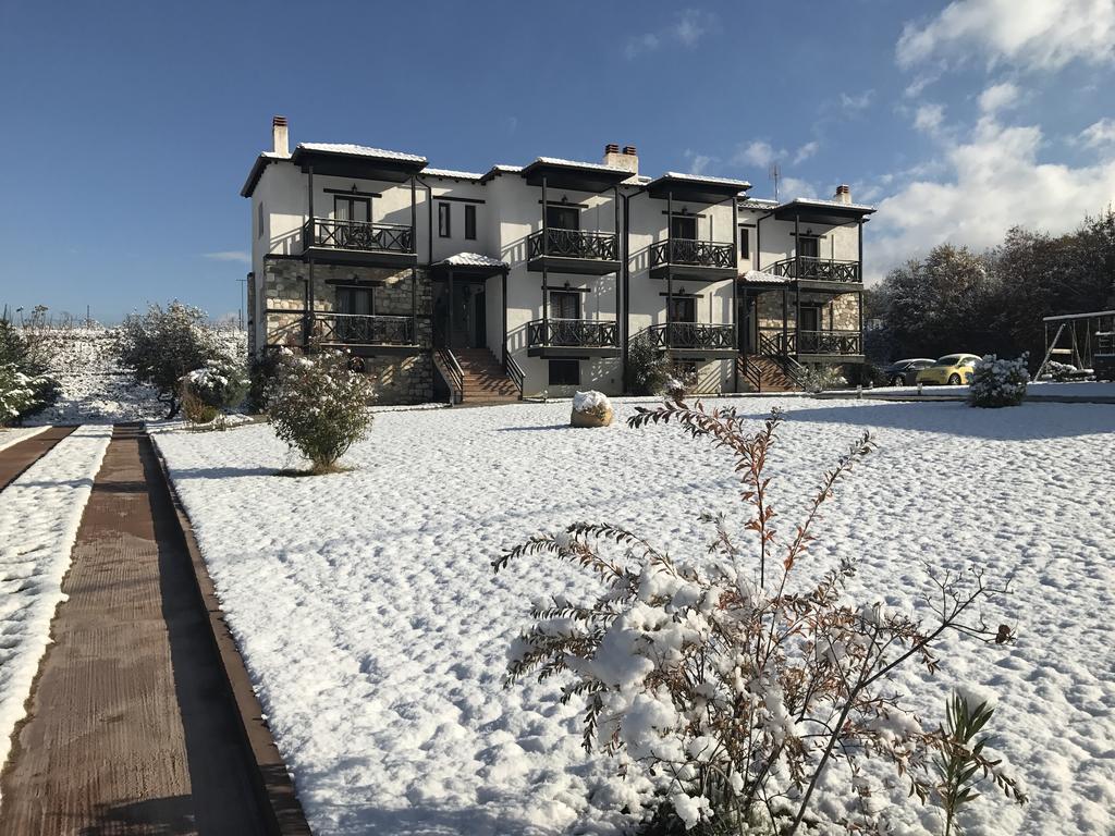 Paroraia Hotell Ángistron Exteriör bild